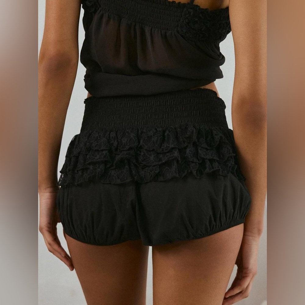 NWT M Urban Outfitters Black lace ruffle shorts #gothfashion #whimsygoth